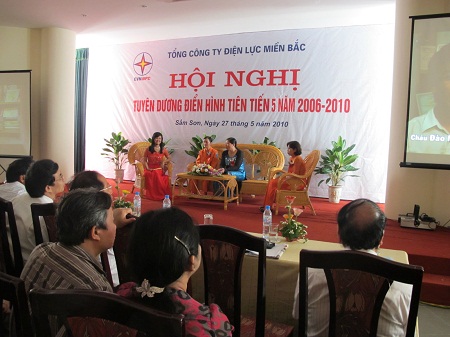 “Chị là nữ thợ điện trèo cột giỏi nhất EVN!”.
